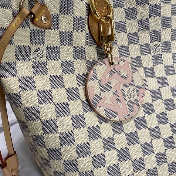 LOUIS VUITTON Limited Edition Damier Azur Tahitienne Bag Charm Key Ring - Picture 2 of 6